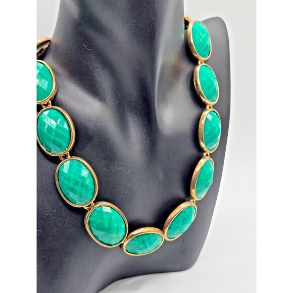 Vintage Amrita Singh glass green cabachon necklace and clip earring set - Picture 5 of 11